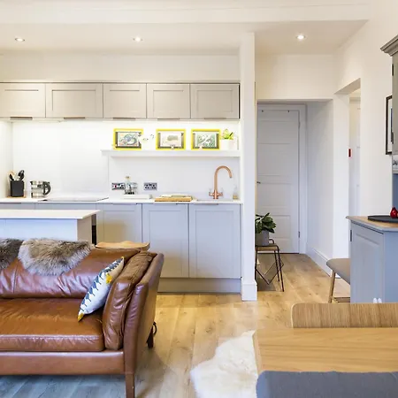 Hidden Gem - Luxe Clifton With Views דירה *