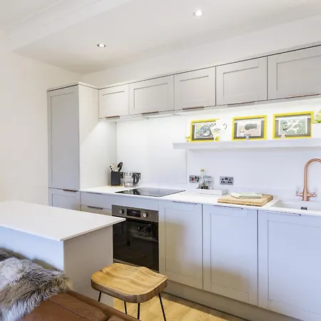 Hidden Gem - Luxe Clifton With Views