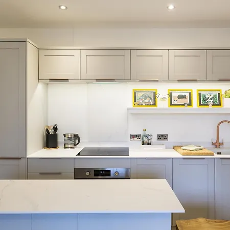 Hidden Gem - Luxe Clifton With Views דירה *